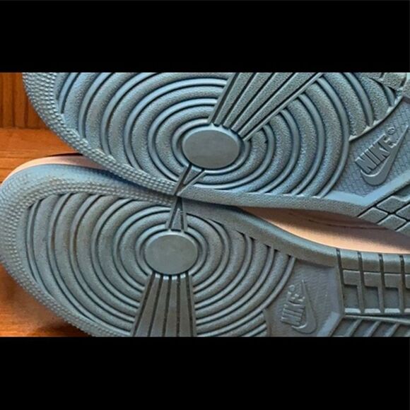 Air Jordan 1s Retro High OG- University Blue - Picture 6 of 7